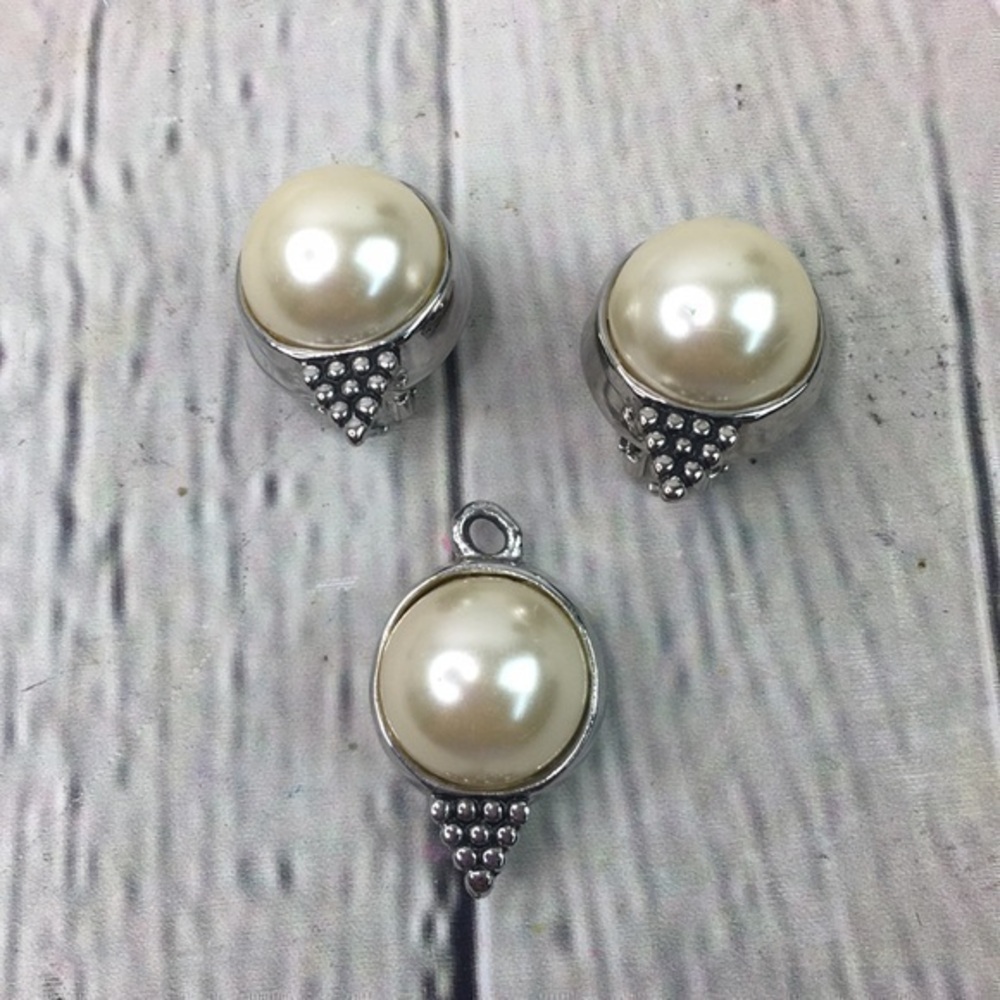 Cabot faux earrings and necklace pendent
